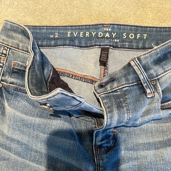 WHBM Everyday Soft Skinny Flare high rise size 2 regular length - Picture 2 of 3